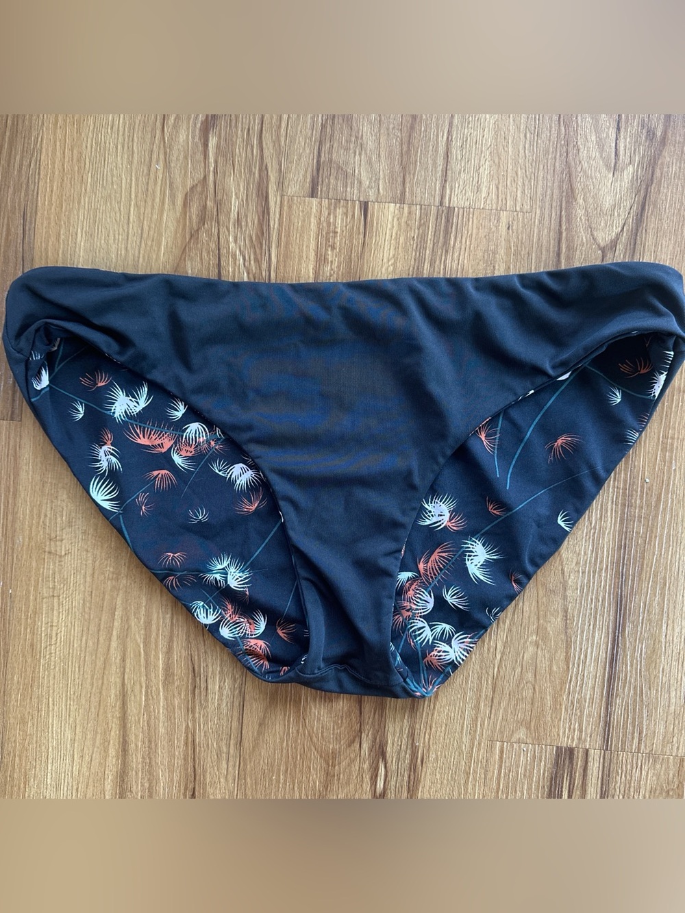 CARVE DESIGNS - Reversible Swim Bottoms - size Medium - Picture 3 of 3